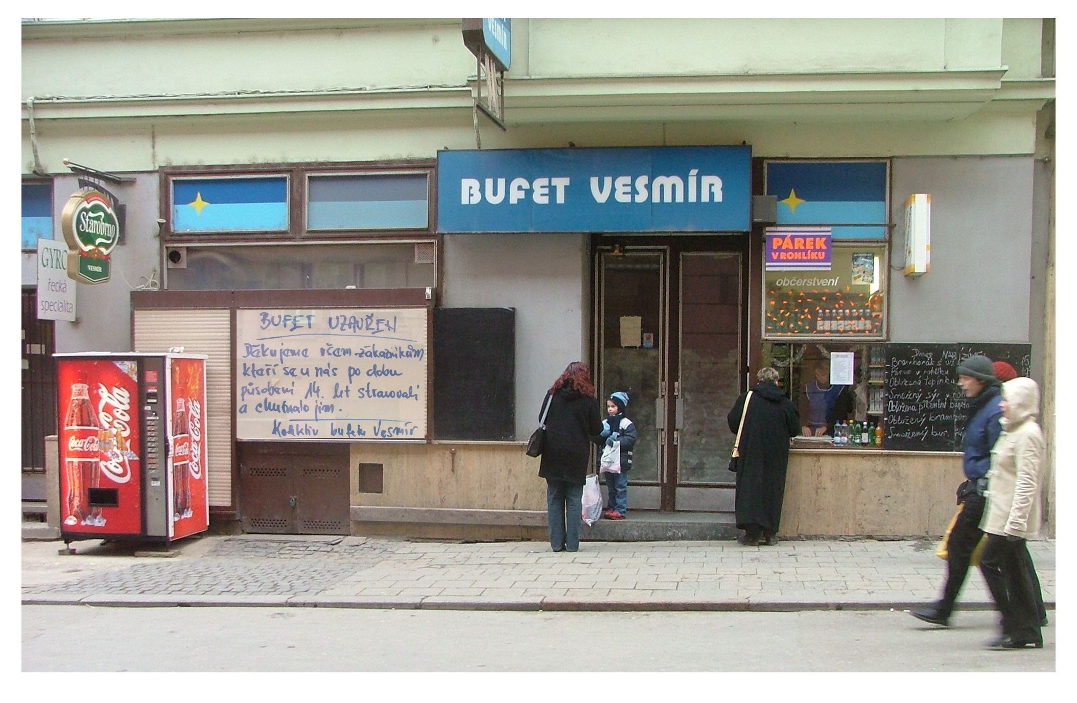 bufet-vesmir-na-koblizne-ulici